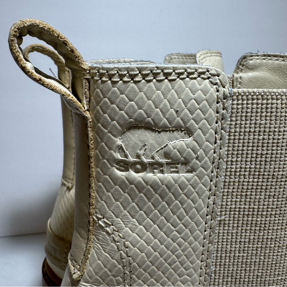 SorelJoan Now Snake Embossed Chelsea
Waterproof Lug Sole Cream Booties Sz 10 - Picture 12 of 16